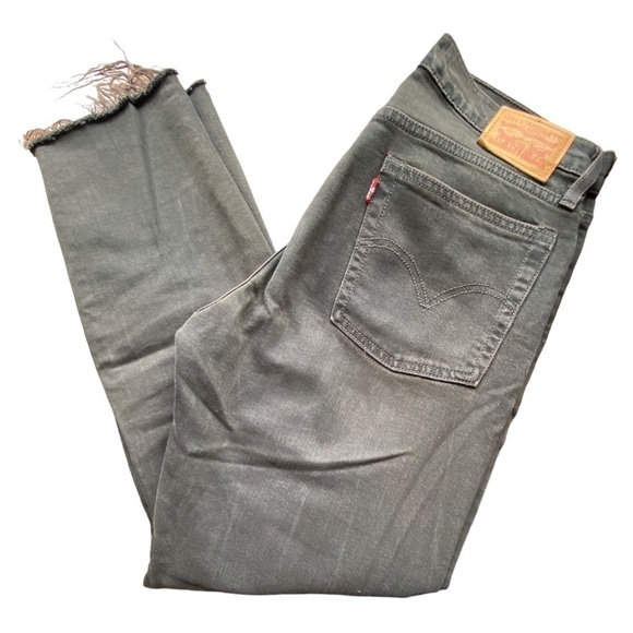 Levi's Black High Rise Frayed  Ankle Cropped Jeans Size 29 - Picture 1 of 9